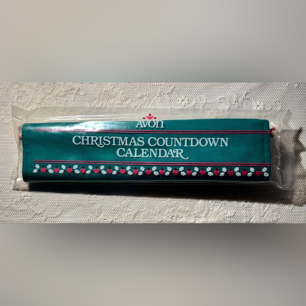 NEW OLD STOCK 1987 AVON
CHRISTMAS COUNTDOWN CALENDAR